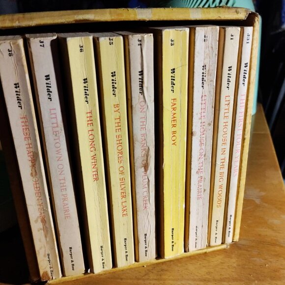 ***SOLD*** Complete 9-Volume Little House Box Set – - Picture 1 of 10